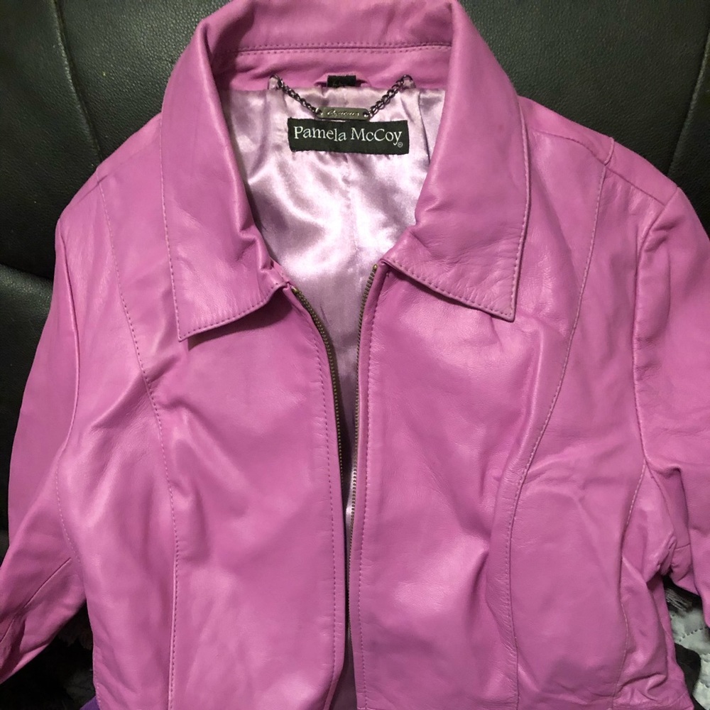 Ladies leather jacket - No rips or tears 🇺🇸